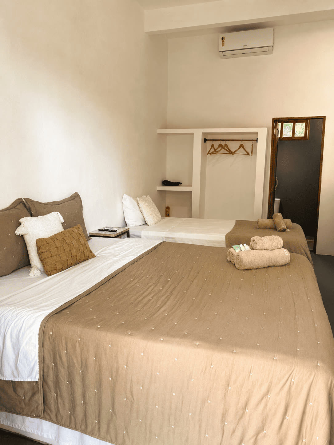 Quarto Triplo com vista para a piscina